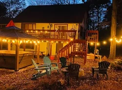 Luxurious house with largest hot tub & perfect retreat!