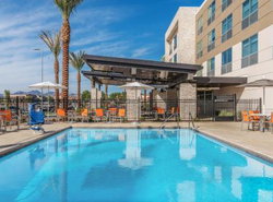 Holiday Inn Express & Suites Lake Havasu - London Bridge, an IHG Hotel