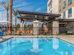 Holiday Inn Express & Suites Lake Havasu - London Bridge, an IHG Hotel