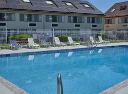 Admiralty Inn & Suites - a Red Collection Hotel