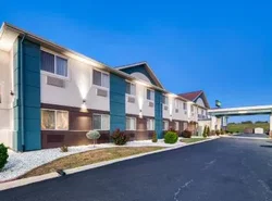 Quality Inn & Suites Springfield Southwest near I-72