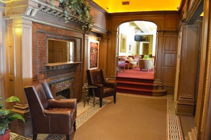 Alexander Inn