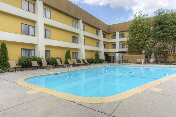 Clarion Inn & Suites West Knoxville - thumb 3