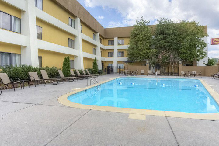 Clarion Inn & Suites West Knoxville - thumb 1