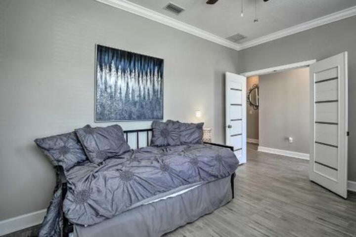 NEW! Upscale Oasis In St. Petersburg Near Central! - thumb 5