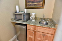 Unit 431B 1Bd / 1Ba Efficiency Suite Condo