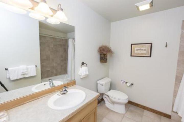 Kintla 304 One Bedroom Condo - thumb 4