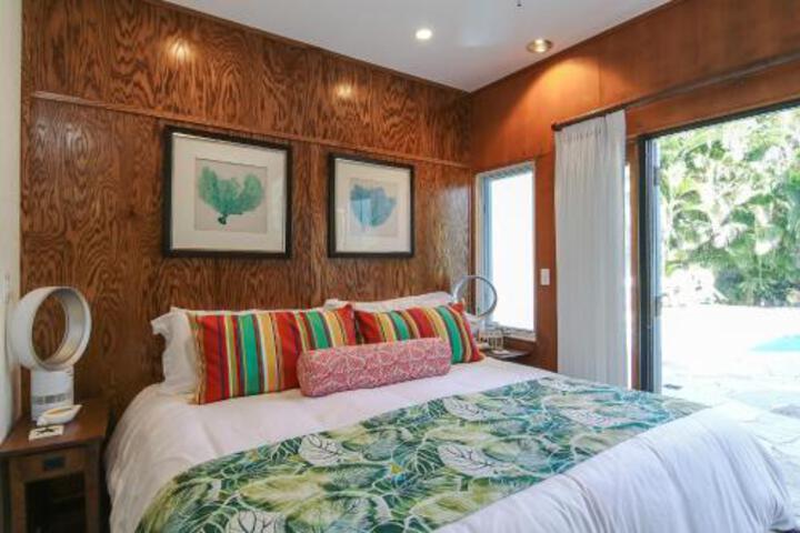 Kailua Beach Studio Tiki Room - thumb 3