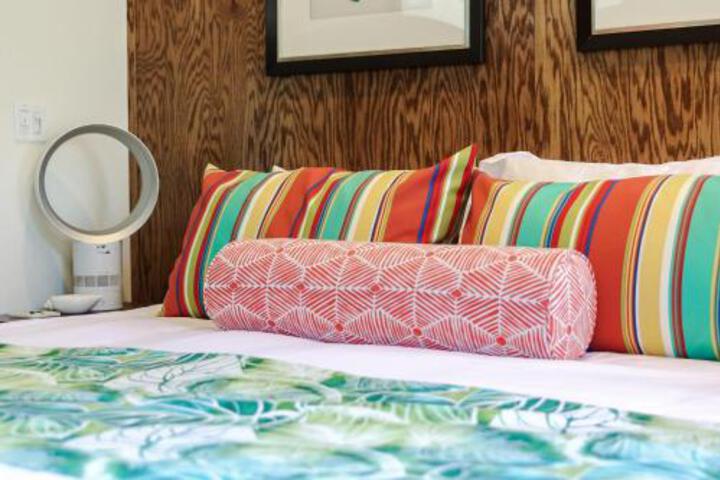 Kailua Beach Studio Tiki Room - thumb 2