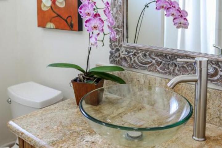 Kailua Beach Studio Tiki Room - thumb 6