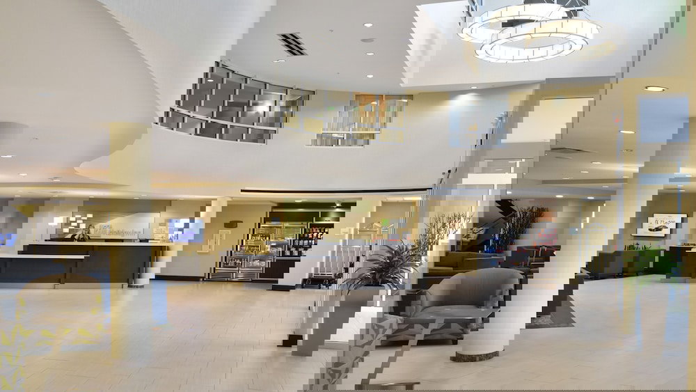 Holiday Inn Canton (Belden Village), An IHG Hotel - thumb 3