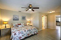 St. Petersburg Apt w / Shared Pool 5 Miles to Beach