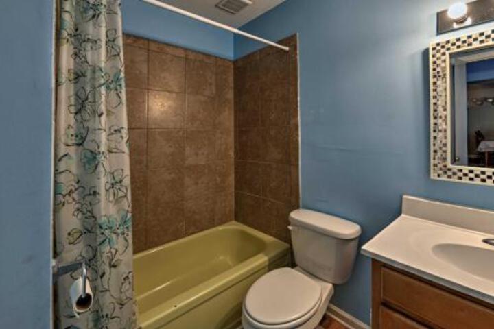 Chapel Hill Condo 2 Miles To UNC 8 Miles To Duke! - thumb 1