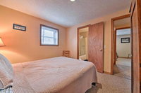 Snowed Inn Cozy Winterplace Ski in / Ski Out Cabin