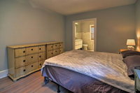 Cozy St. Petersburg Home w / Patio 4 Blocks from Bay