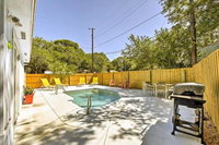 Cozy St. Petersburg Apartment 5 Miles to Beach