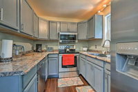 Long Pond Home w / Games 9 Mi. From Camelback Mtn