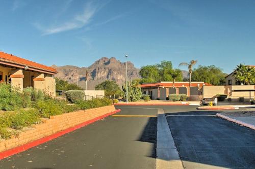 Cozy Apache Junction Condo W / Views & Shared Pool! - thumb 2