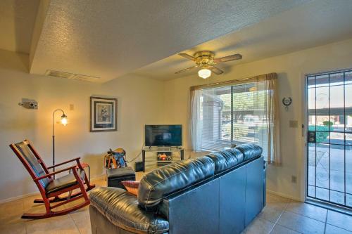 Cozy Apache Junction Condo W / Views & Shared Pool! - thumb 6