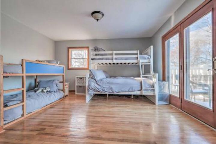 Quiet Long Pond Home On 1 Acre W / Deck & Patio! - thumb 6