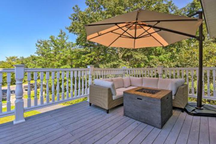 Quiet Long Pond Home On 1 Acre W / Deck & Patio! - thumb 3