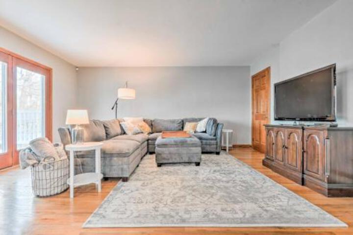 Quiet Long Pond Home On 1 Acre W / Deck & Patio! - thumb 0