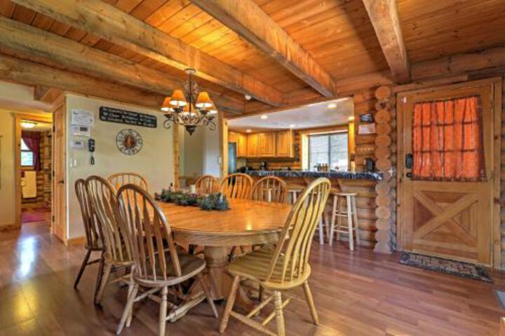 Duck Creek Village Cabin W / Deck & Fire Pit! - thumb 4