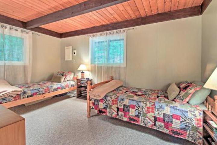 Conway Area Chalet W / Mountain Views & Fire Pit! - thumb 0