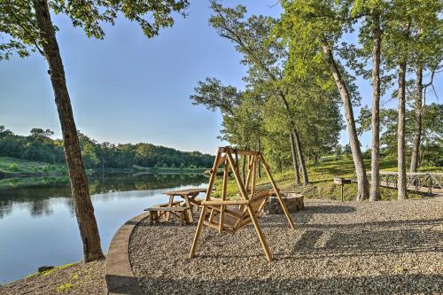 Cabin W / 30 Acres Dock & Private Lake Near Ozarks - thumb 4