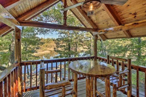Cabin W / 30 Acres Dock & Private Lake Near Ozarks - thumb 0