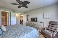 St. Pete Condo w / Heated Pool 3 Mi. to Beach