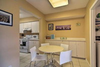 St Petersburg Condo w / Pool  Oceanfront Views