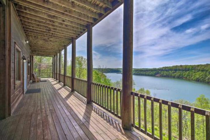 Spacious Cabin On Dale Hollow Lake W / Hot Tub! - thumb 0