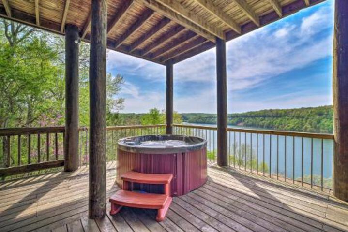 Spacious Cabin On Dale Hollow Lake W / Hot Tub! - thumb 1