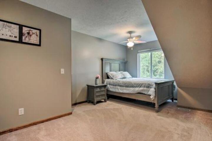 Large Home With Hot Tub Walk To Lake Michigan! - thumb 2