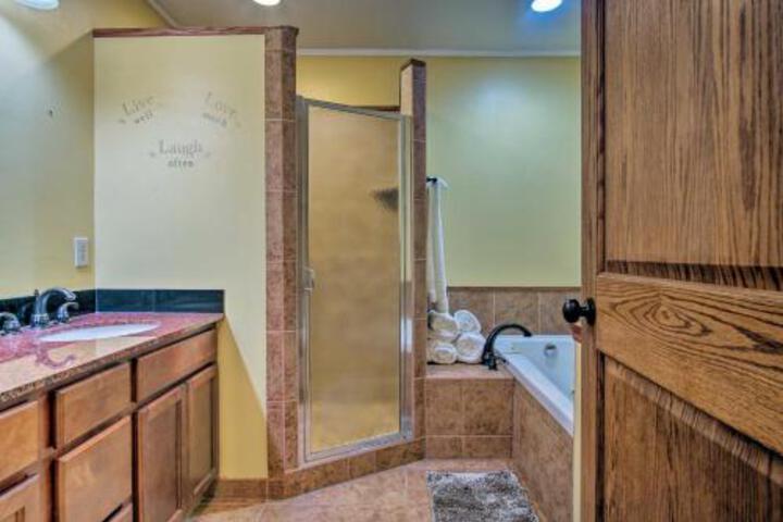 Large Home With Hot Tub Walk To Lake Michigan! - thumb 4