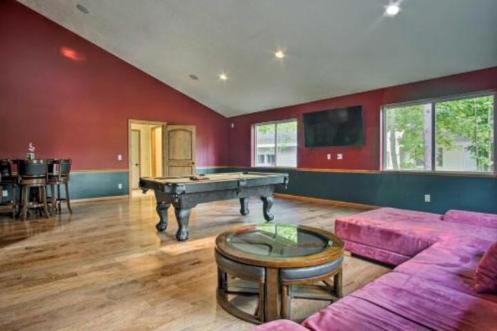 Large Home With Hot Tub Walk To Lake Michigan! - thumb 0