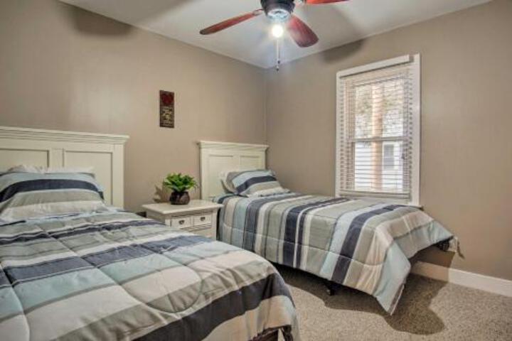 Large Home With Hot Tub Walk To Lake Michigan! - thumb 5