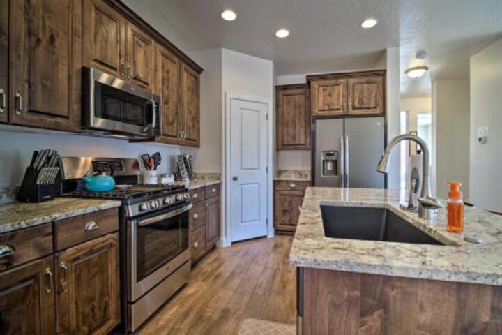 Modern Washington Home Pool & Trail Access! - thumb 5