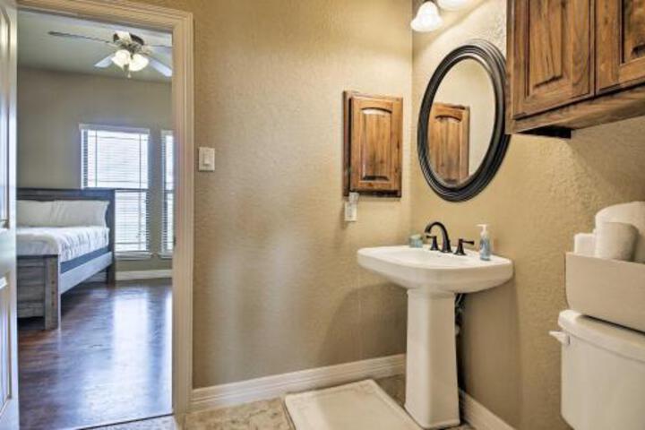 Upscale La Vernia House 30 Mi. To San Antonio - thumb 3