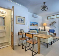 Walk to Beach from Chic Old Town Apt with Yard - Accommodation Philadelphia