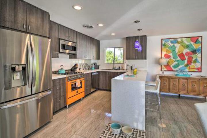 Mid Century Modern Oasis 1 Mile To El Paseo! - thumb 5