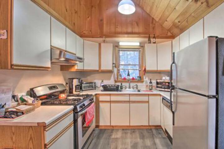 Lakeview Forest Cabin W / Deck Walk To Beach! - thumb 5