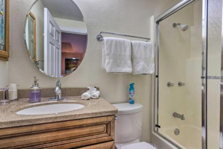 Mountain Resort Escape W / Balcony + Amenities - thumb 2