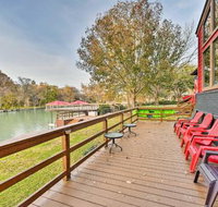 Guadalupe Riverfront House w / Private Dock - Accommodation Philadelphia