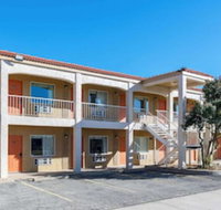 Super 8 by Wyndham Abilene North - Accommodation Philadelphia