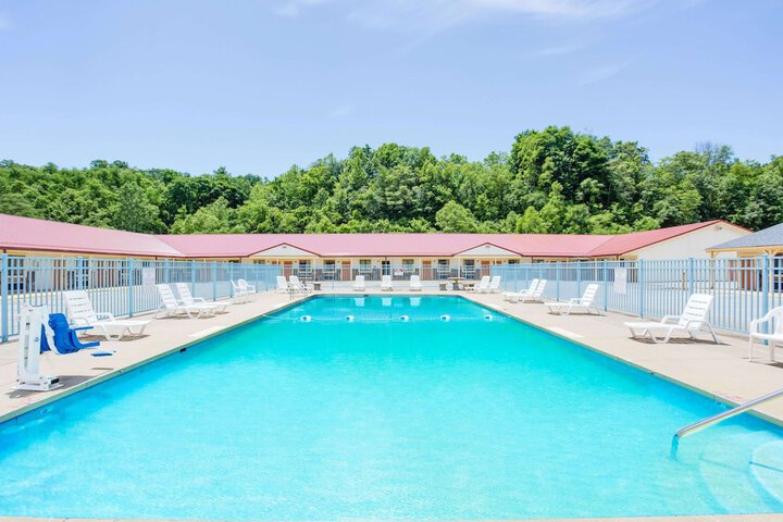 Travelodge By Wyndham Parkersburg - thumb 2