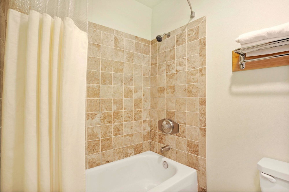Travelodge By Wyndham Seattle North Of Downtown - thumb 2
