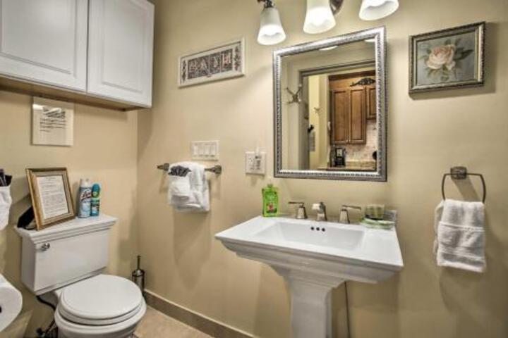 Historic Apt W / Courtyard Off St. Charles Ave! - thumb 1