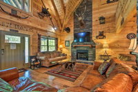 Trenton Cabin with Hot Tub 14 Mi to Lookout Mtn